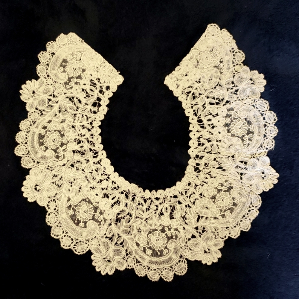 Vintage Lace Collar